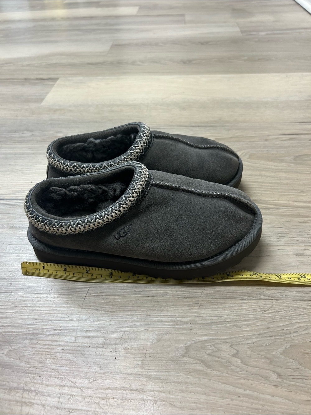 UGG Tasman Slippers Women Sz 7 Gray Suede Sheepskin Slip On Cozy Comfort - Picture 13 of 13